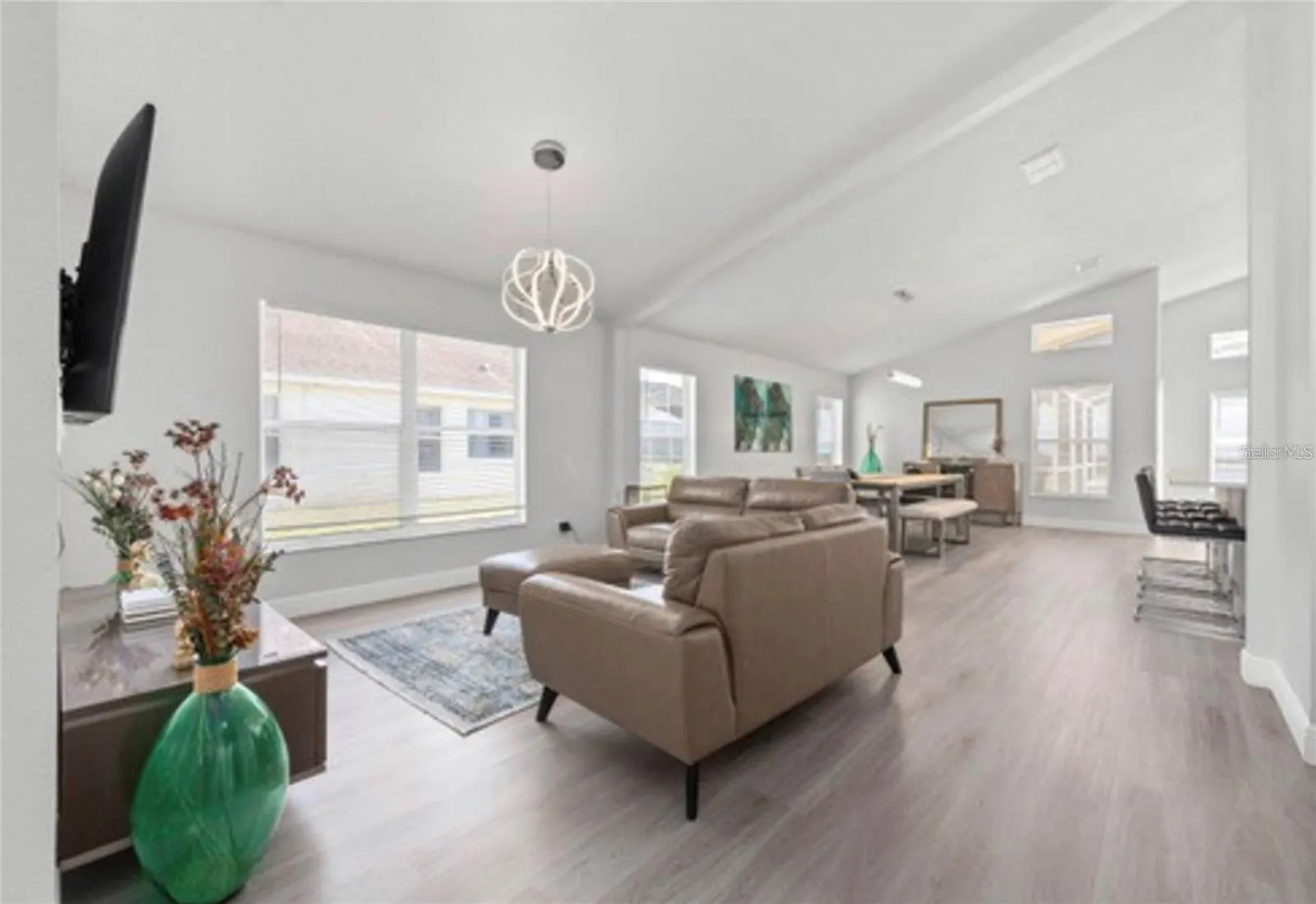437 JULLIARD BLVD