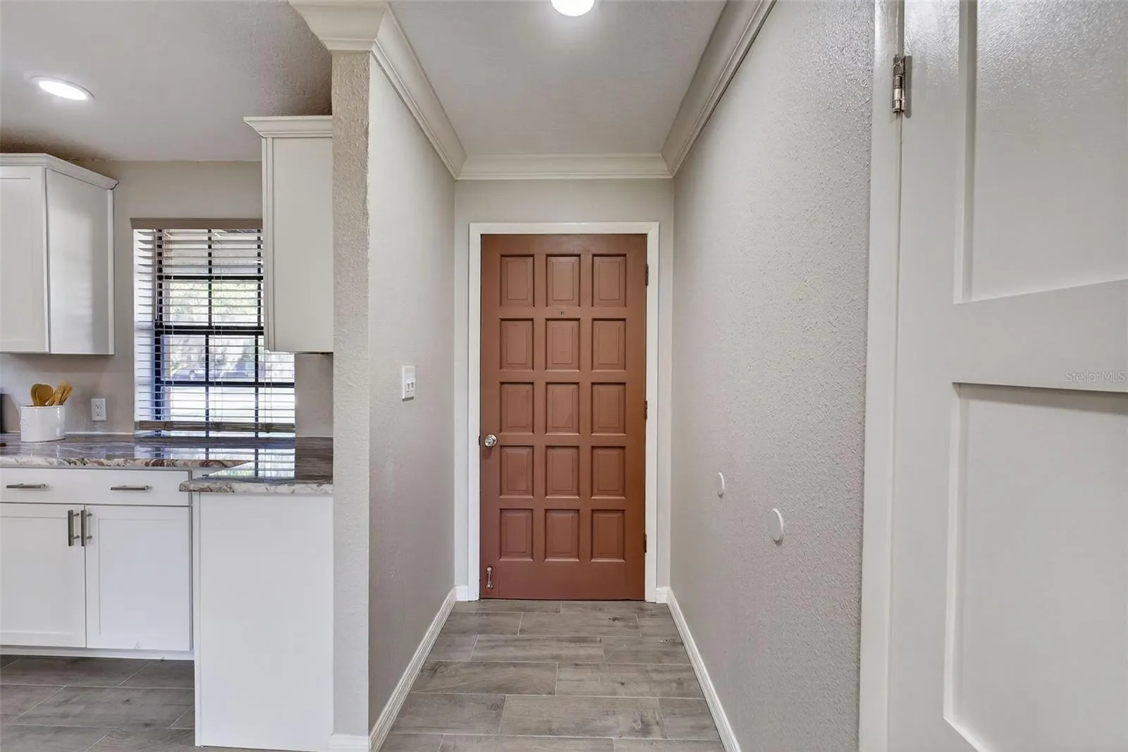 7 E BAY ST