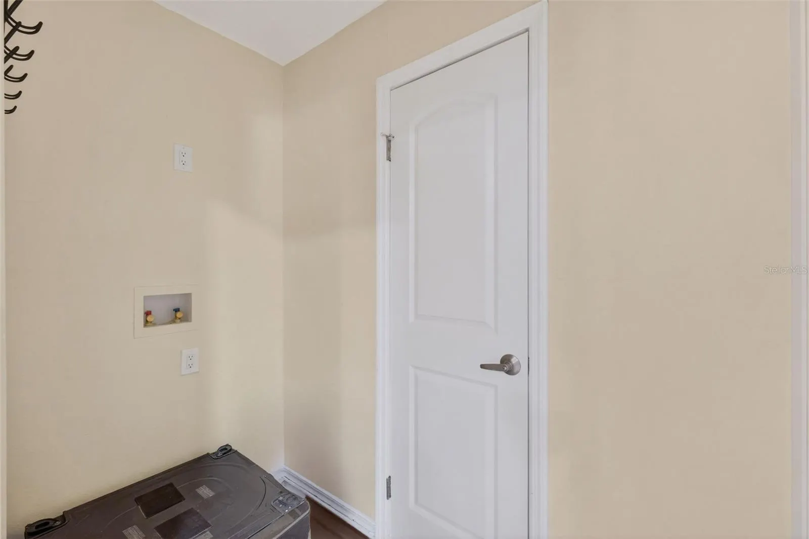 7 E BAY ST
