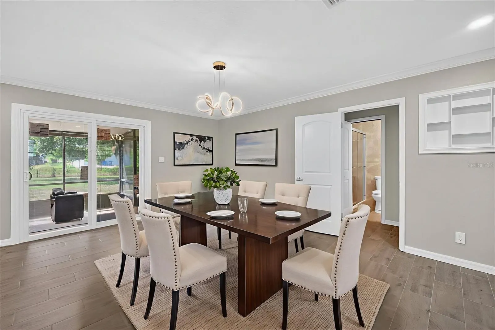 7 E BAY ST