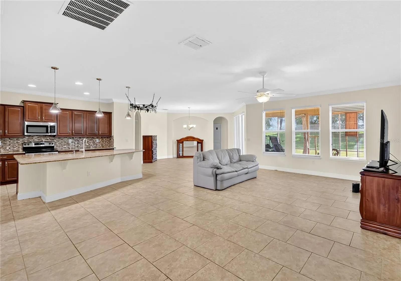 1507 ALLIGATOR ST
