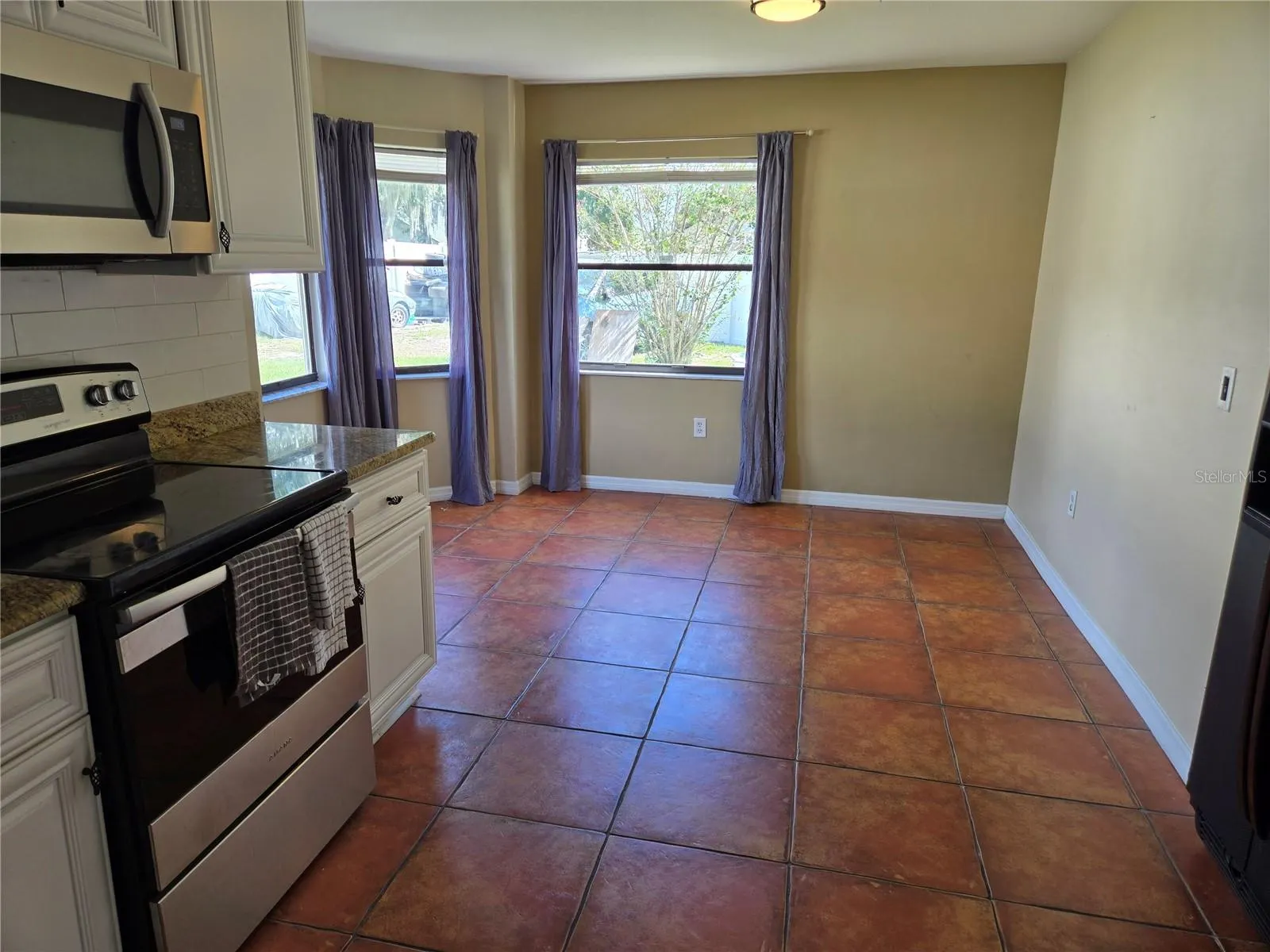 2833 SHEA CT