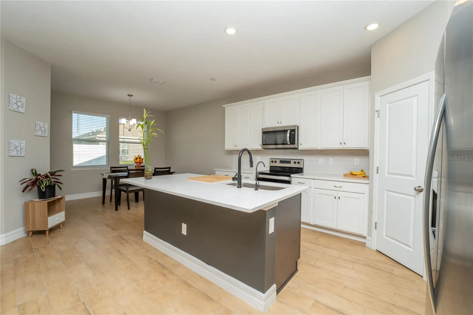 1177 FOX HEDGE LN