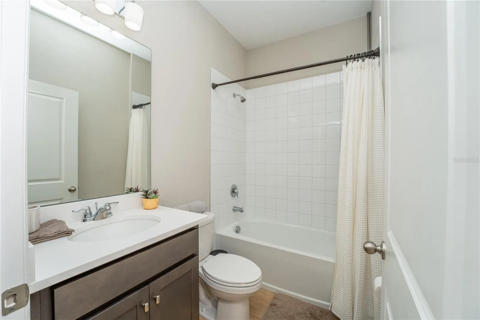 1177 FOX HEDGE LN