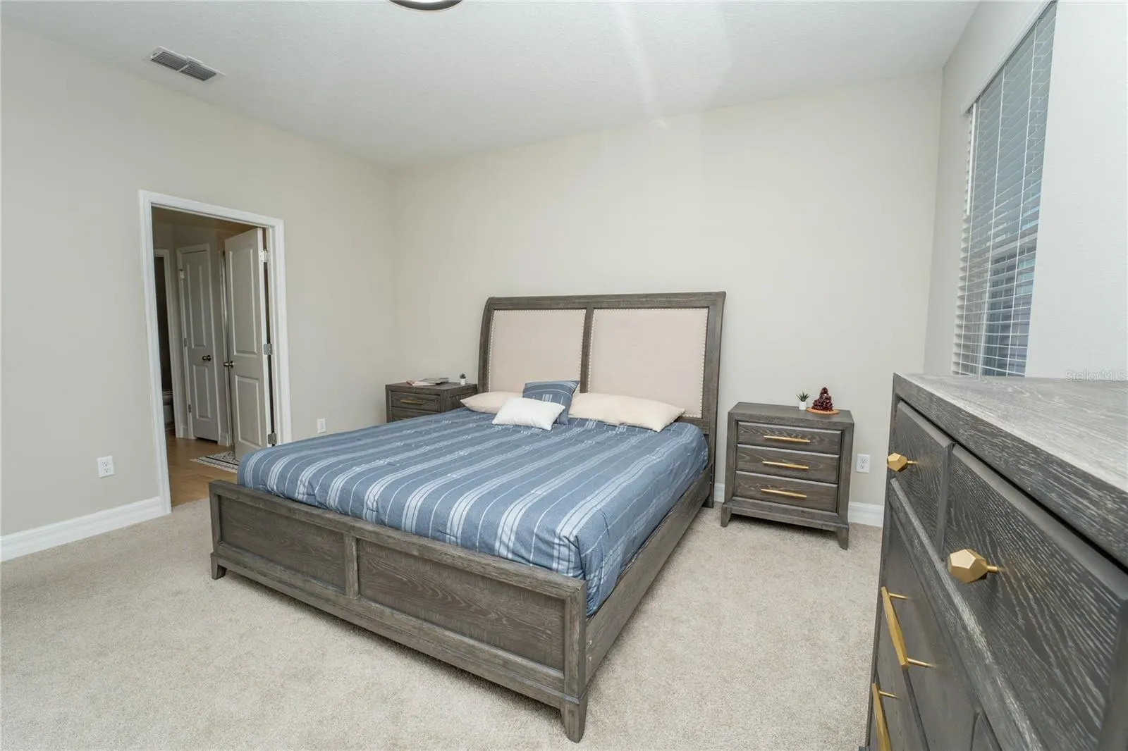 1177 FOX HEDGE LN