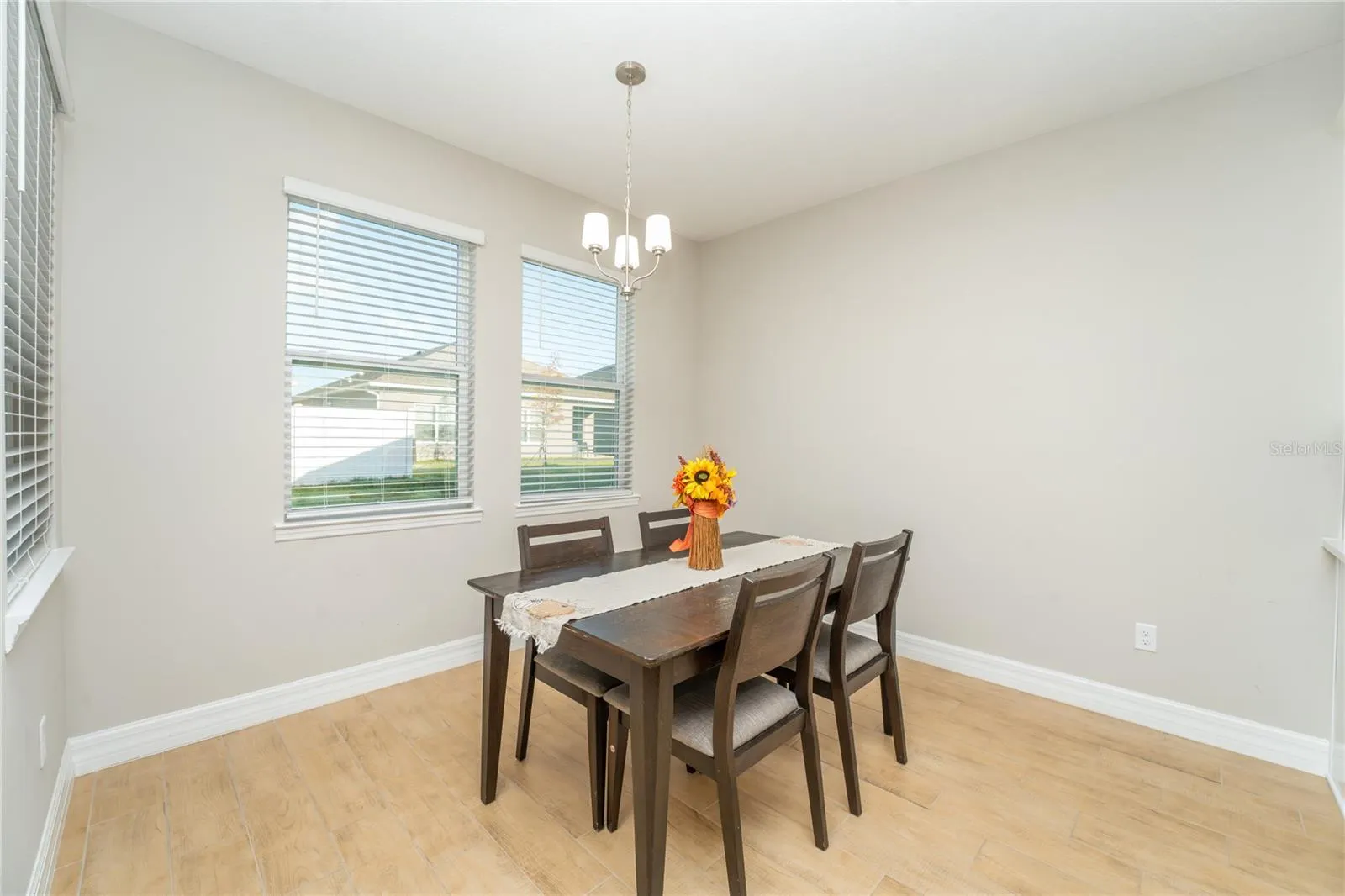 1177 FOX HEDGE LN