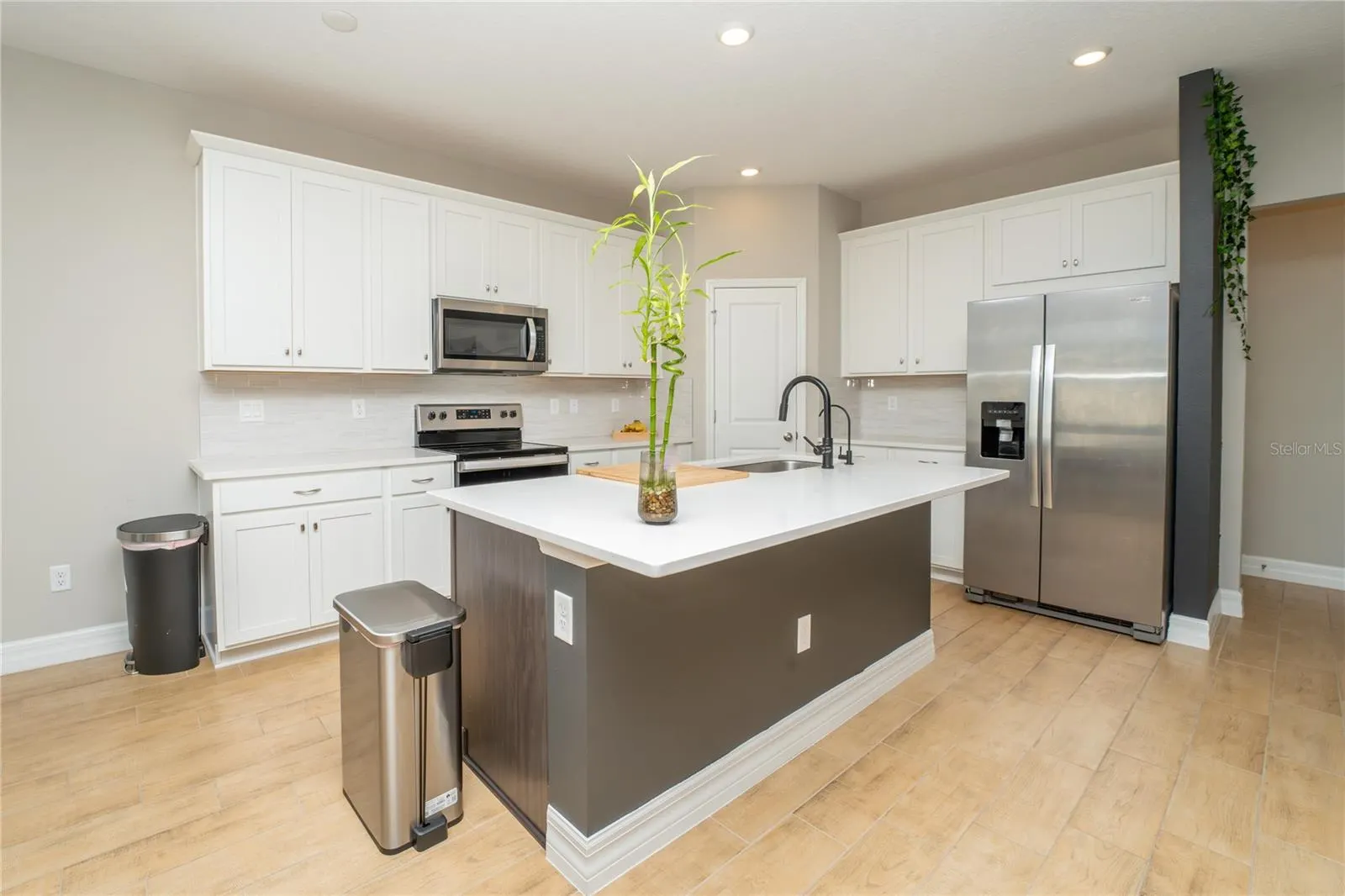 1177 FOX HEDGE LN