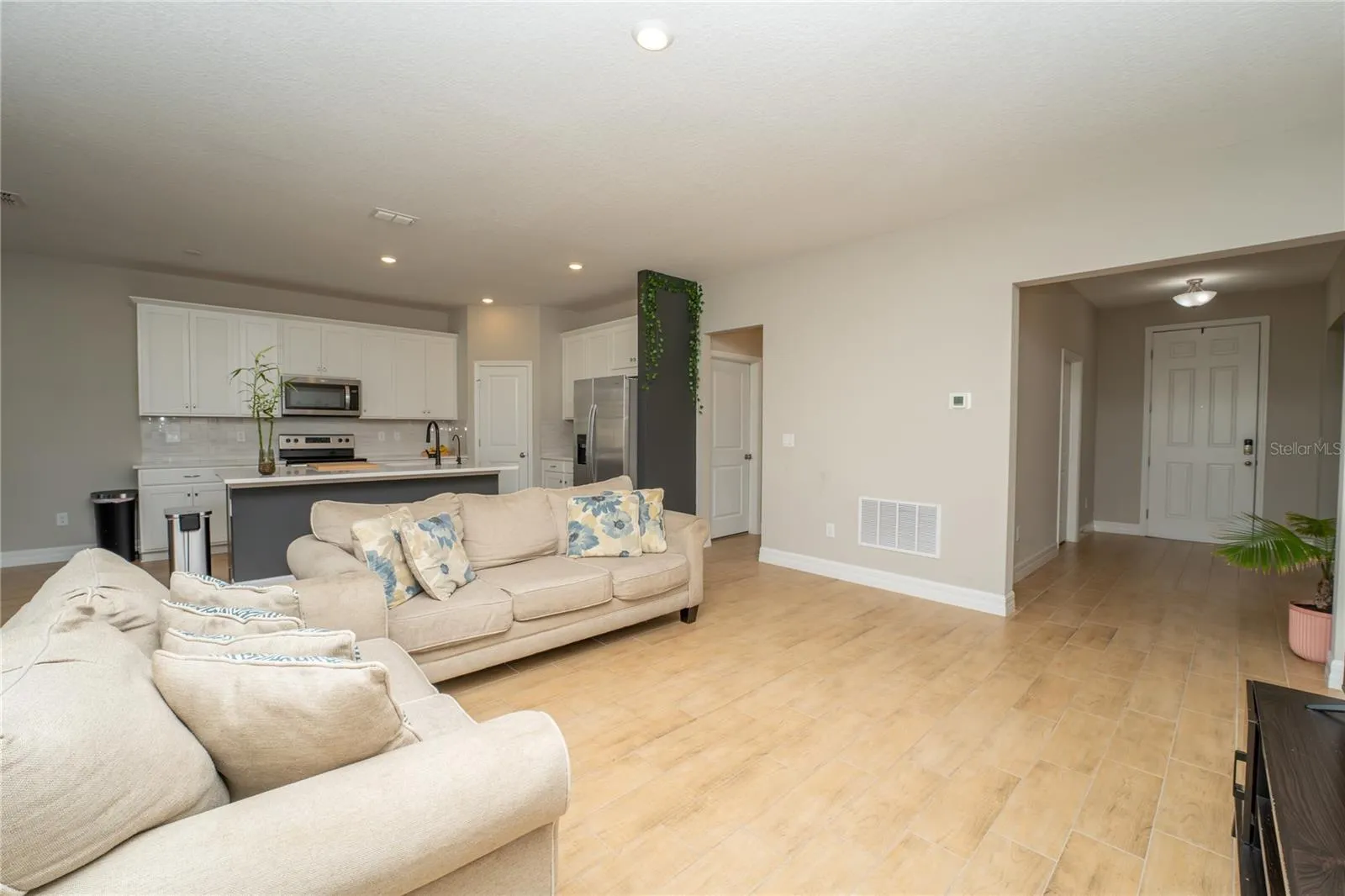 1177 FOX HEDGE LN