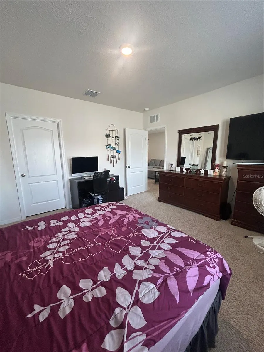 1396 BERRY LN