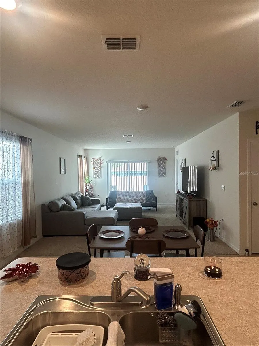 1396 BERRY LN
