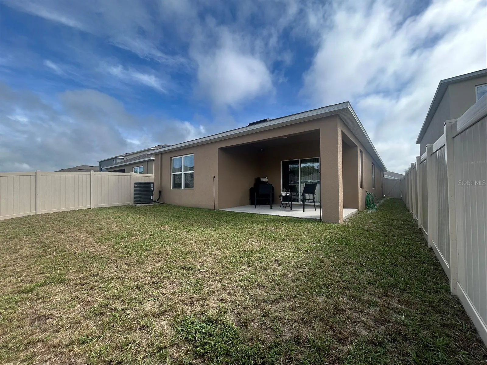 1396 BERRY LN