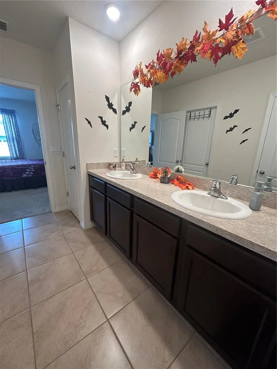 1396 BERRY LN