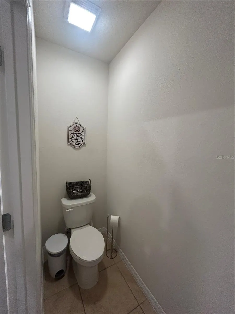 1396 BERRY LN