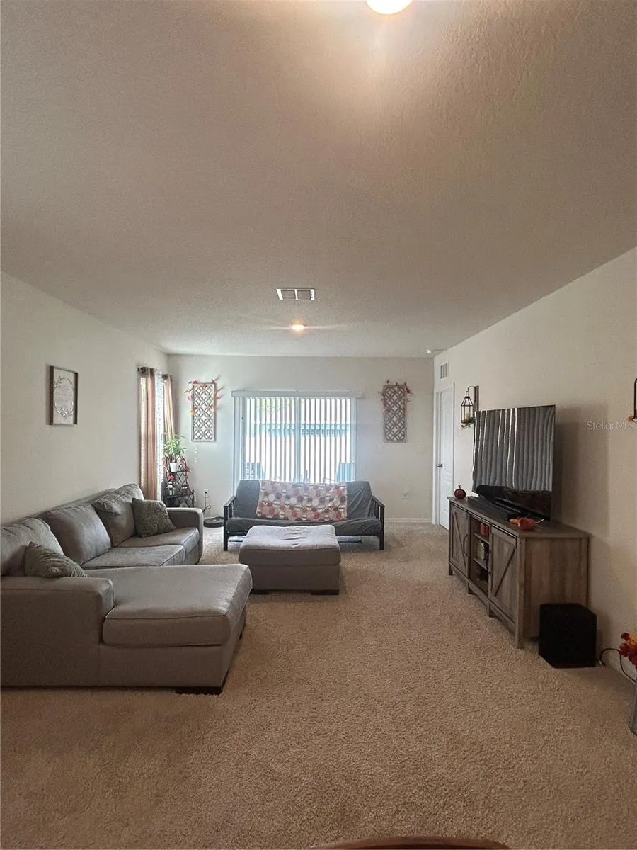 1396 BERRY LN