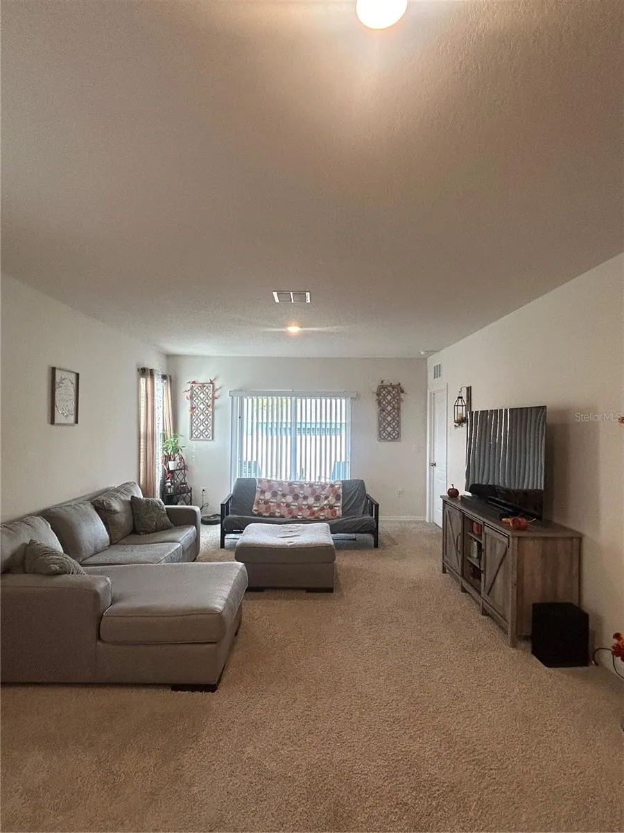 1396 BERRY LN
