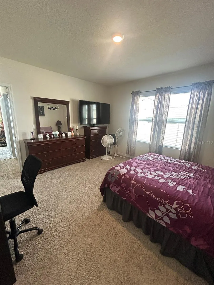 1396 BERRY LN