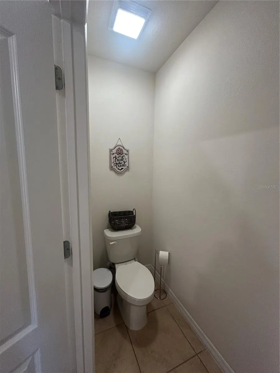 1396 BERRY LN