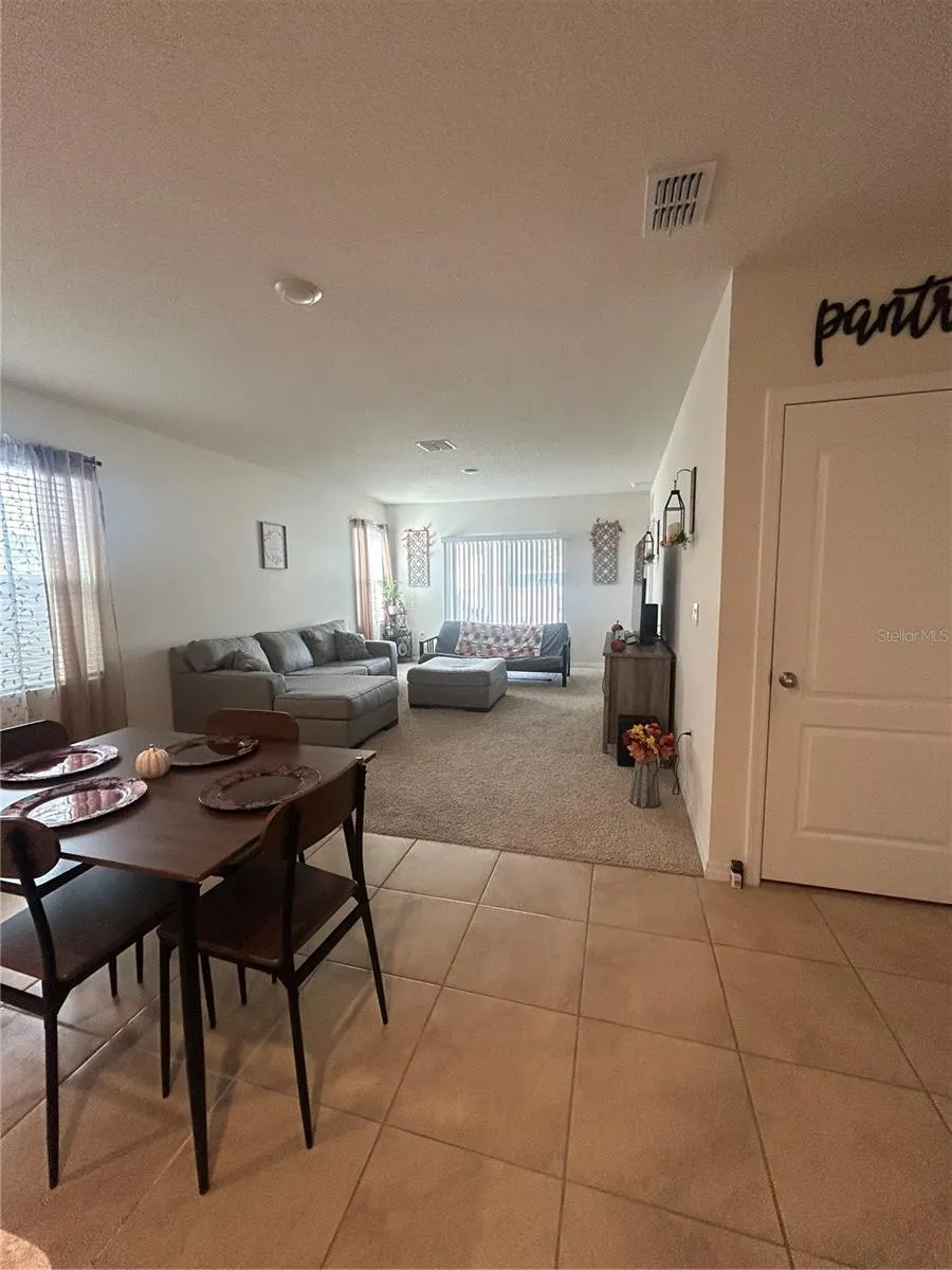 1396 BERRY LN