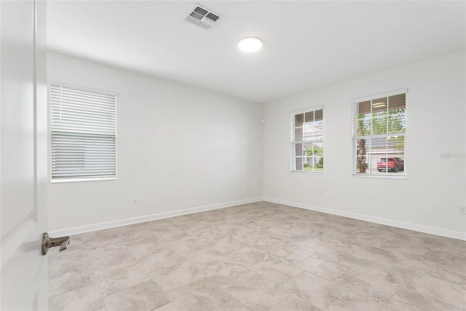 484 BRUNSWICK DR