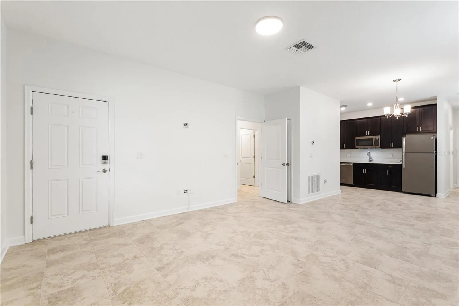 484 BRUNSWICK DR