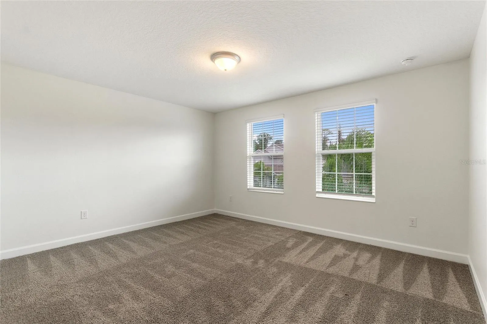 484 BRUNSWICK DR
