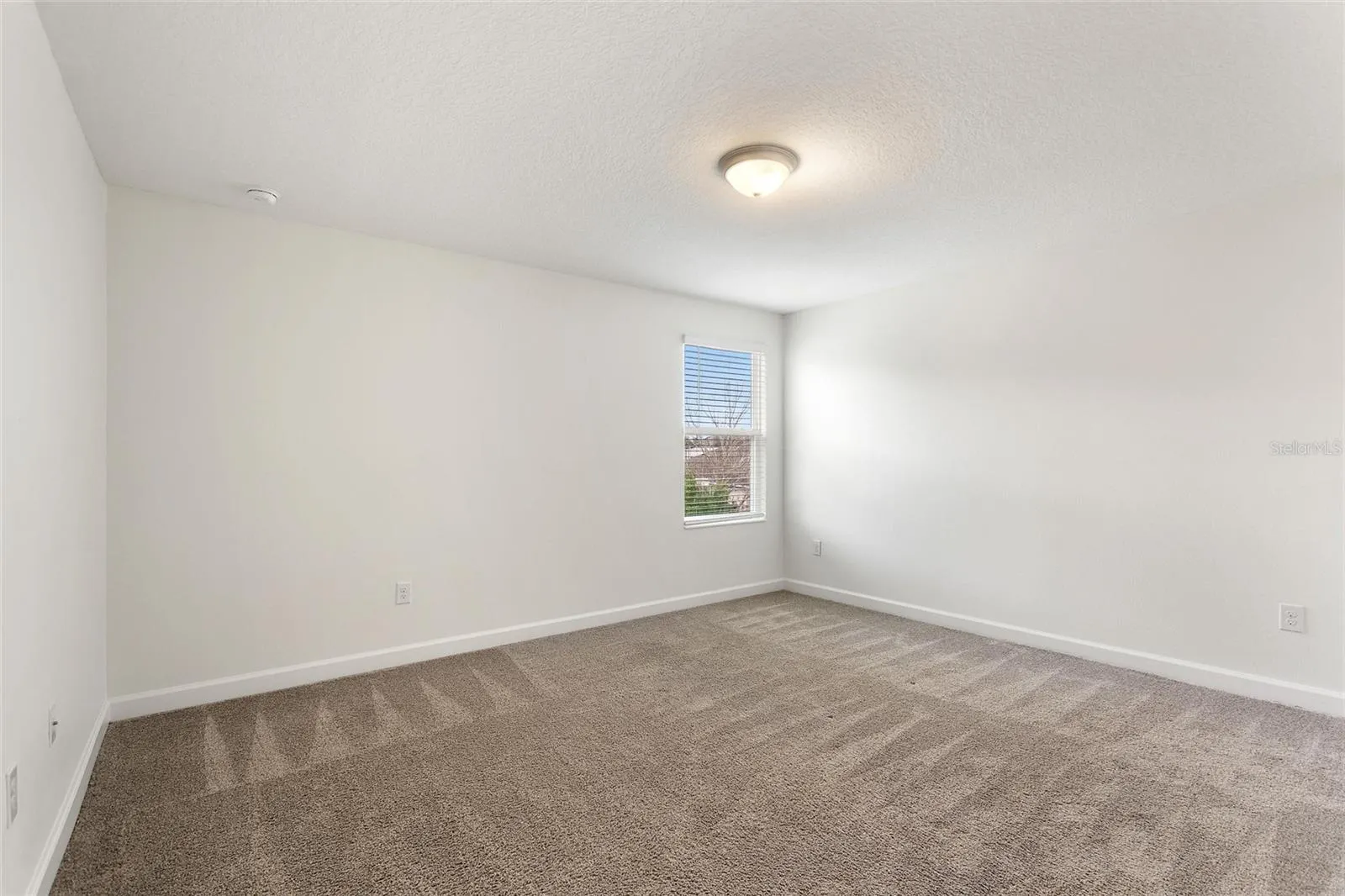 484 BRUNSWICK DR