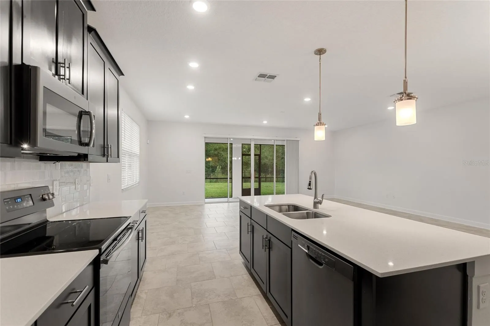 484 BRUNSWICK DR