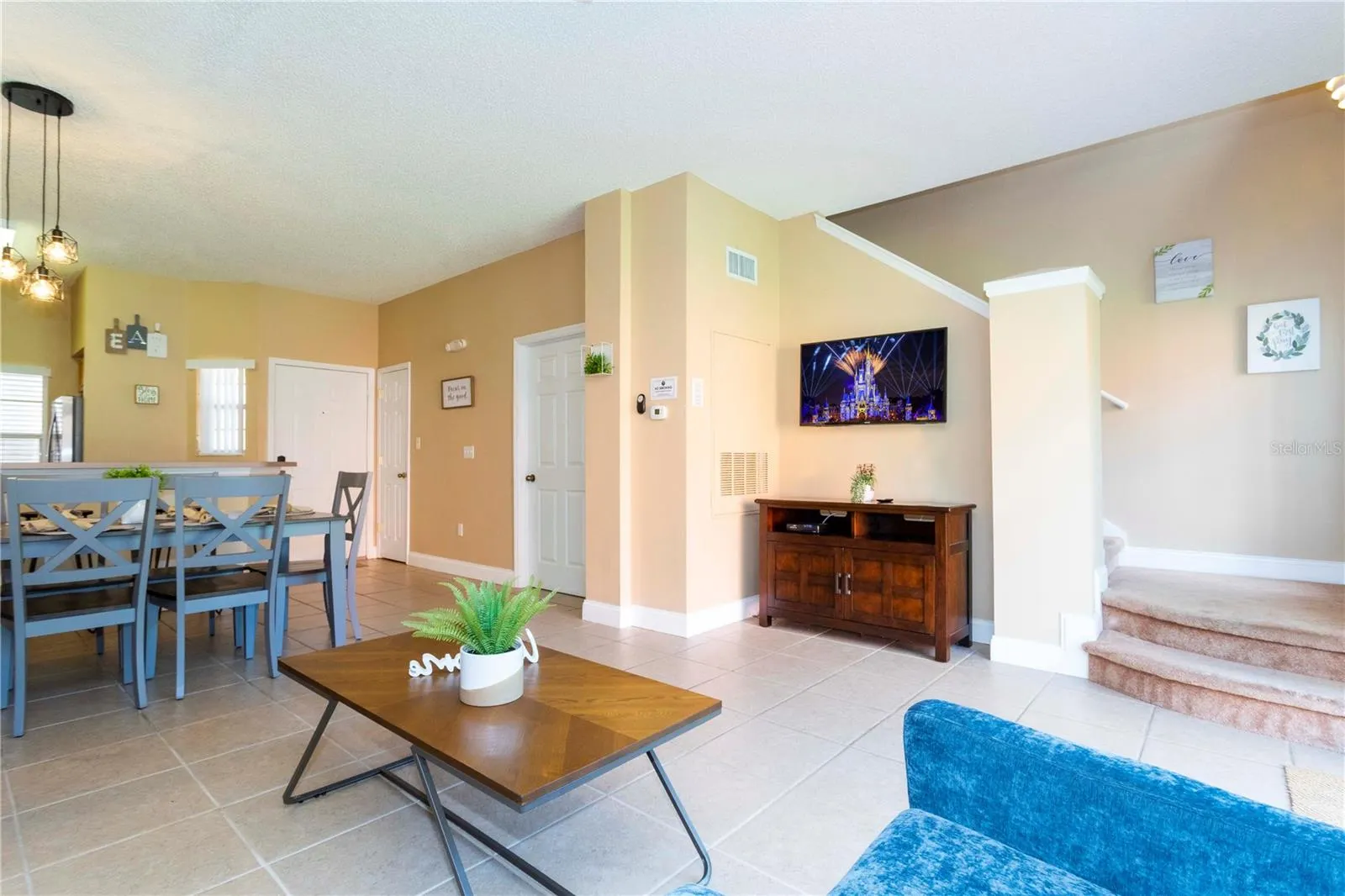 8420 BLUE LAGOON DR