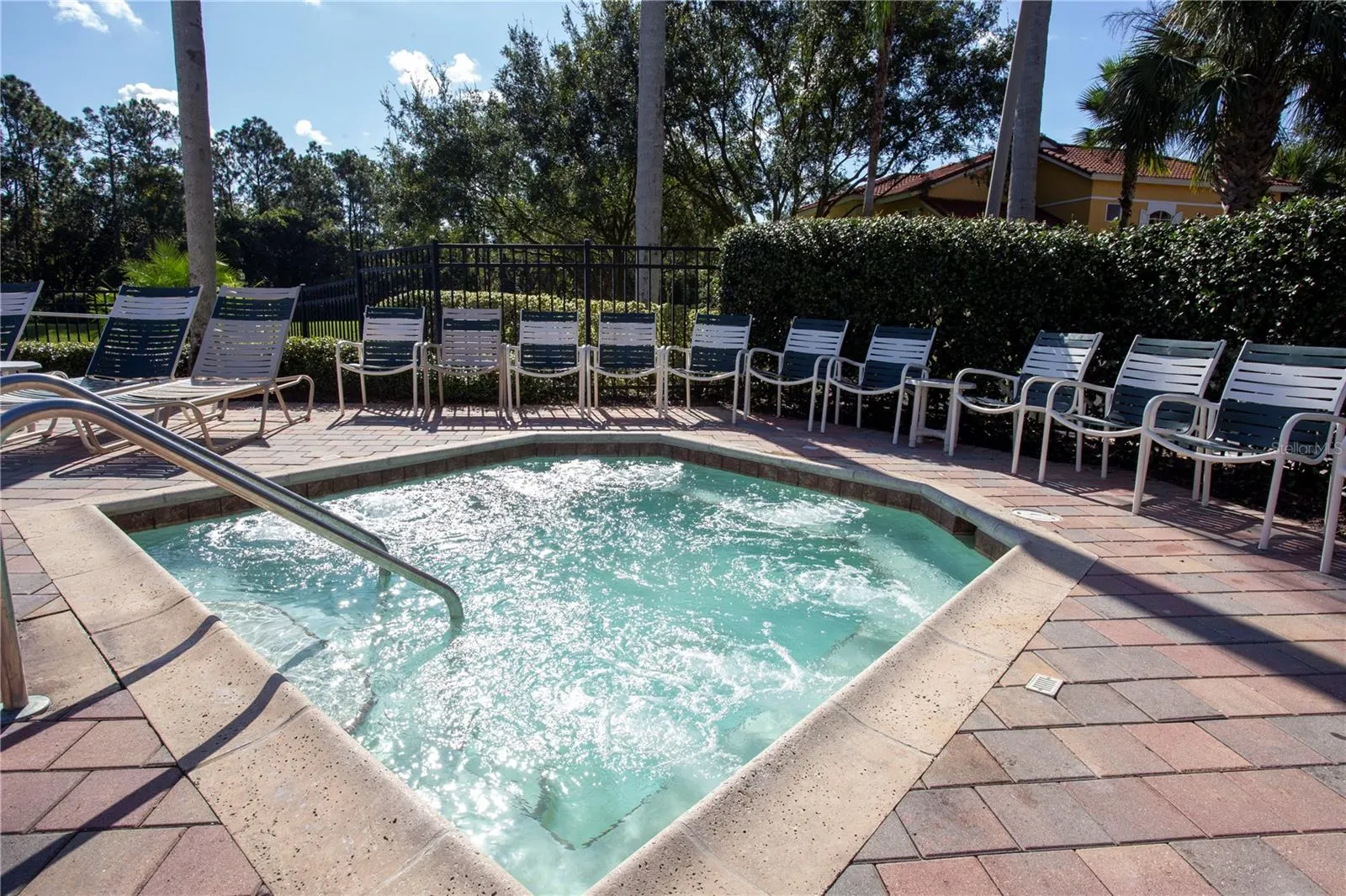 8420 BLUE LAGOON DR