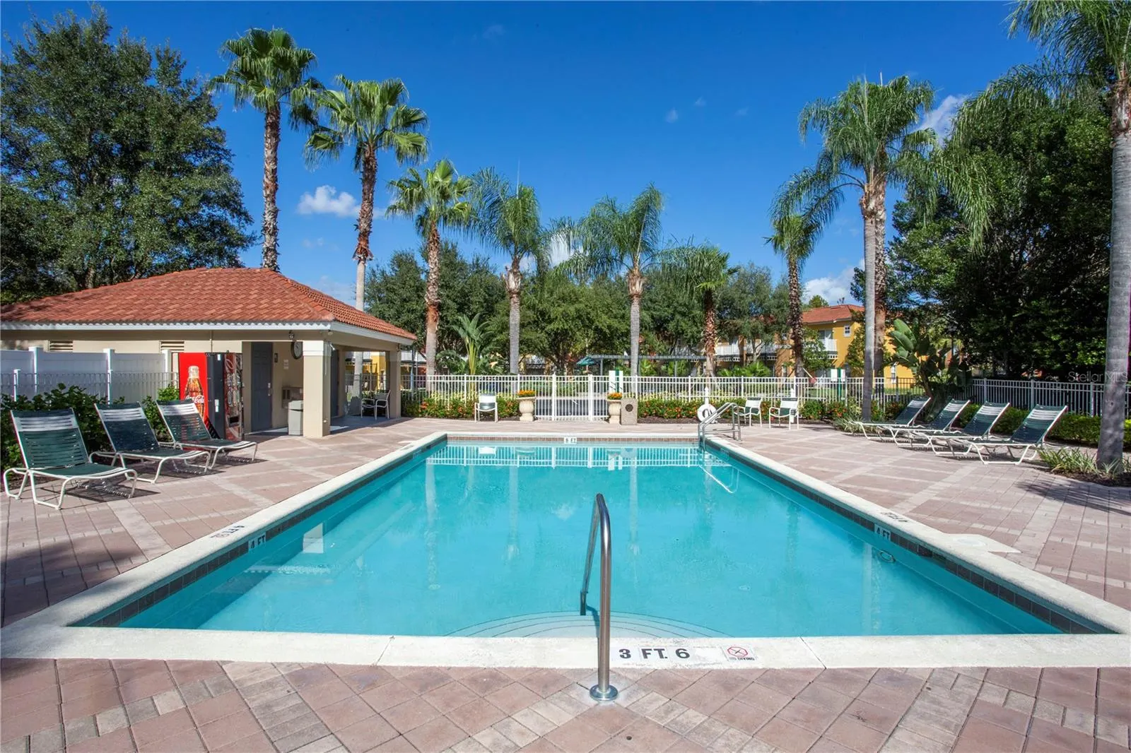 8420 BLUE LAGOON DR