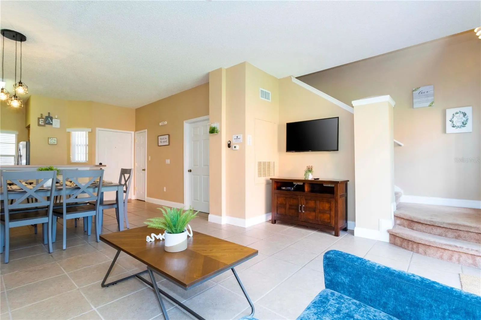 8420 BLUE LAGOON DR