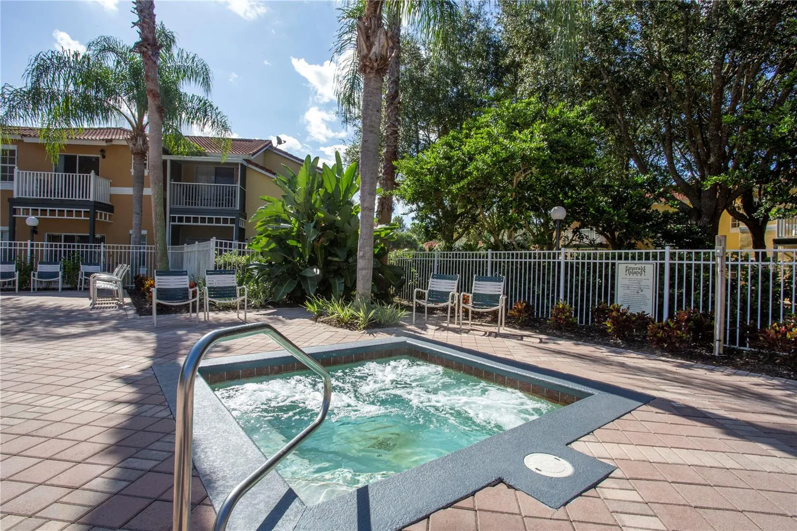 8420 BLUE LAGOON DR