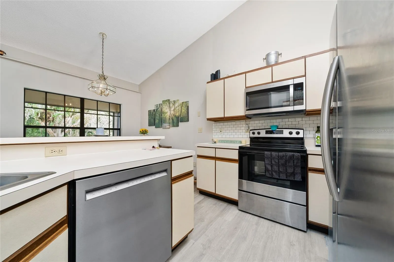 2425 PEWTER CT