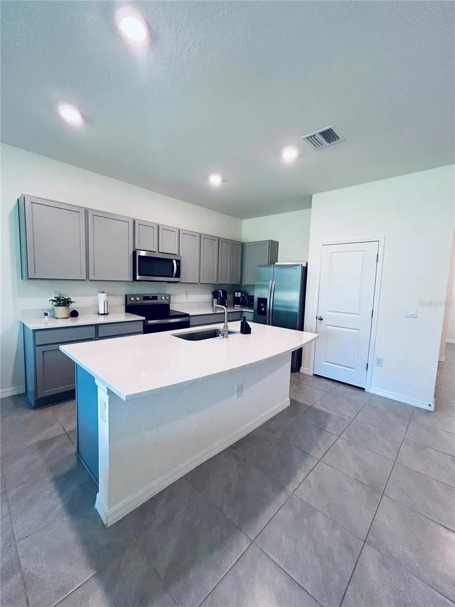 33019 REGENT CANAL ST