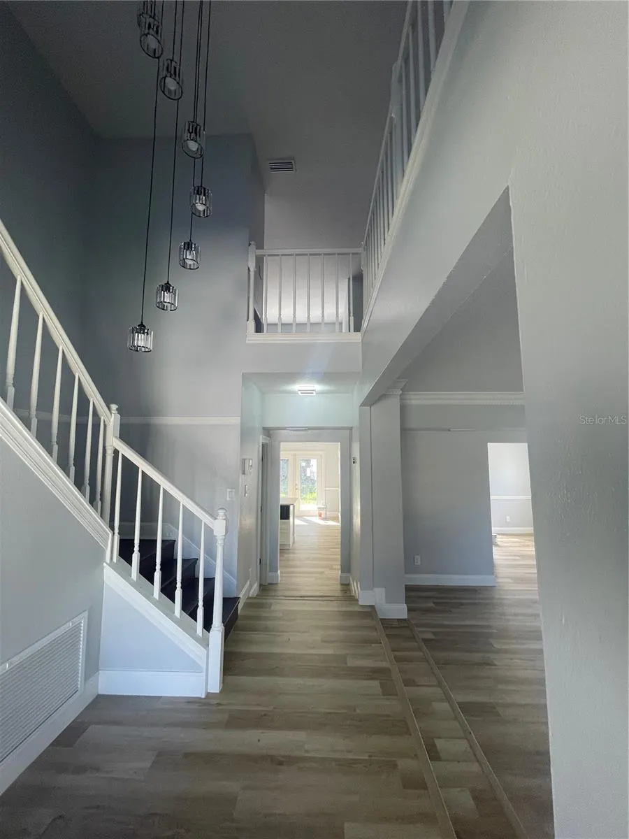 1233 HANCOCK CIR