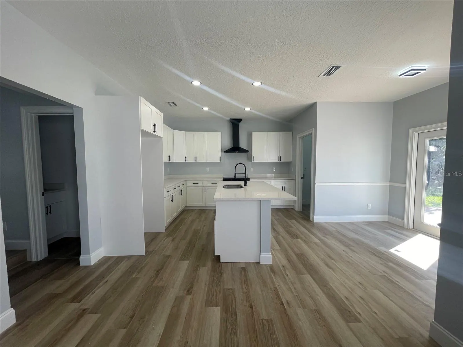 1233 HANCOCK CIR