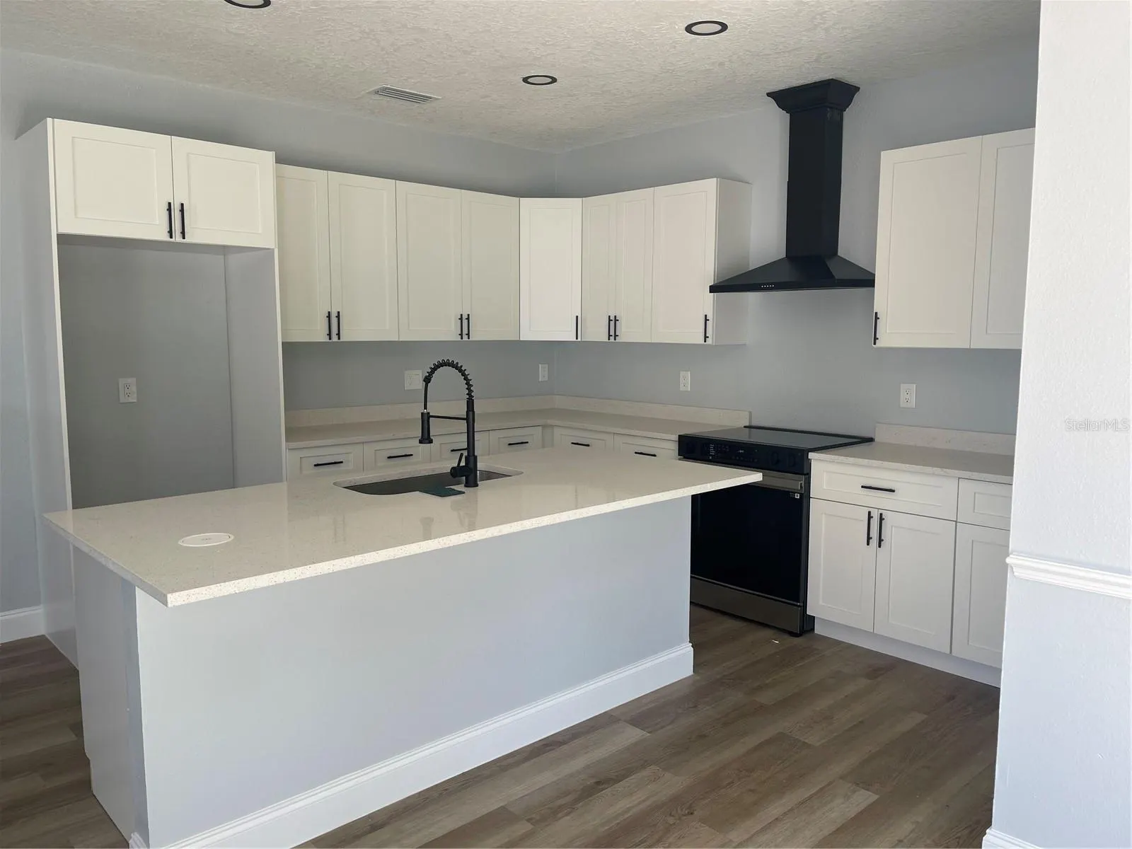 1233 HANCOCK CIR