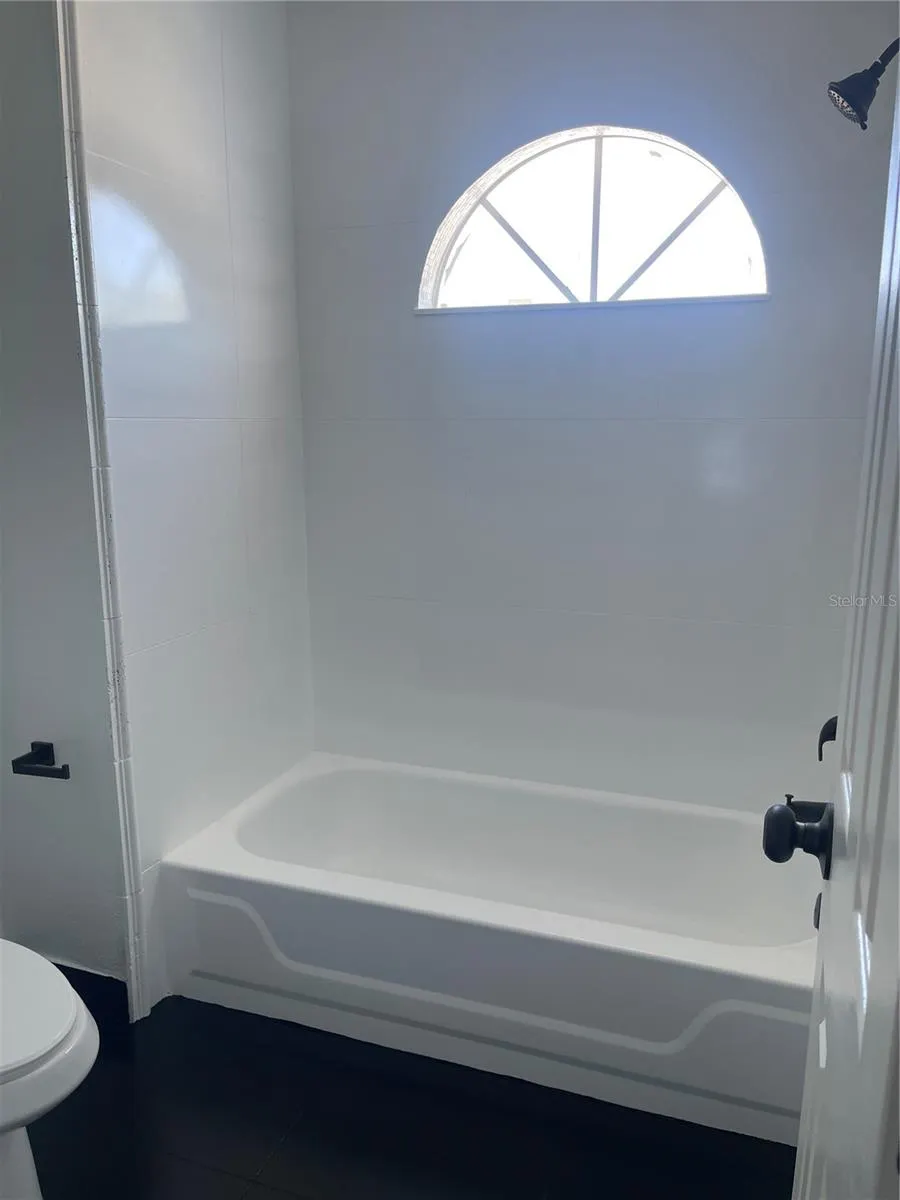 1233 HANCOCK CIR