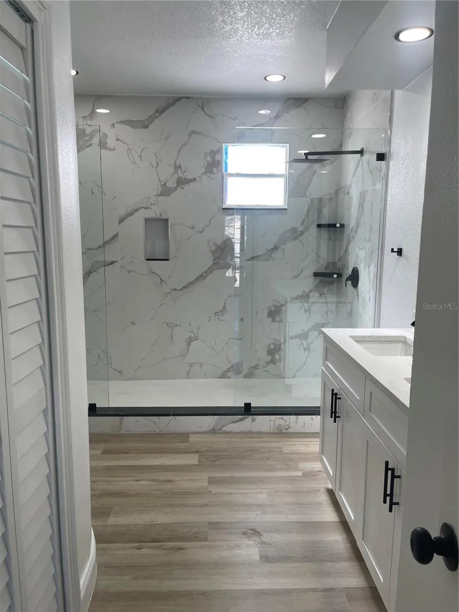 1233 HANCOCK CIR