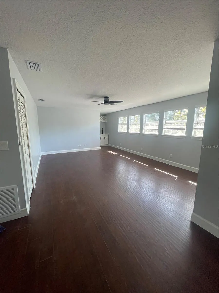 1233 HANCOCK CIR