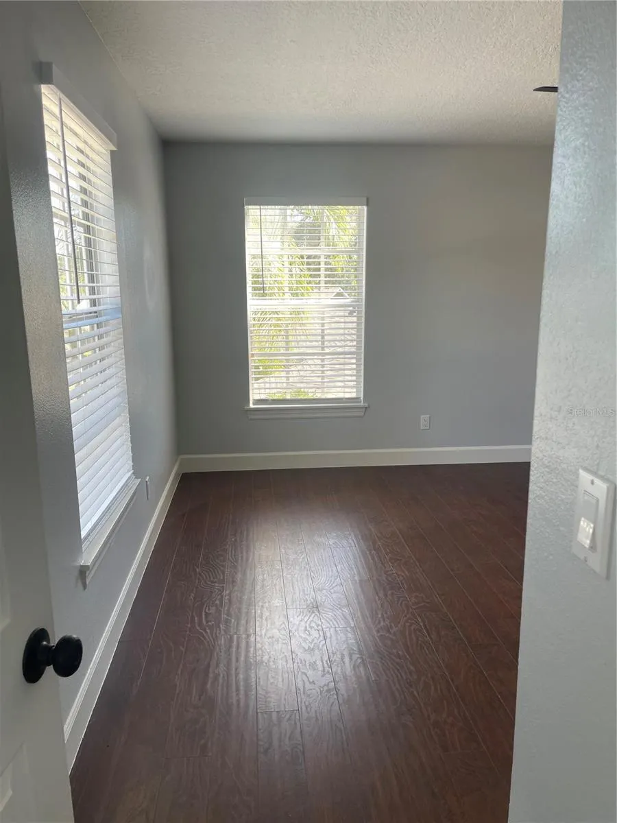 1233 HANCOCK CIR