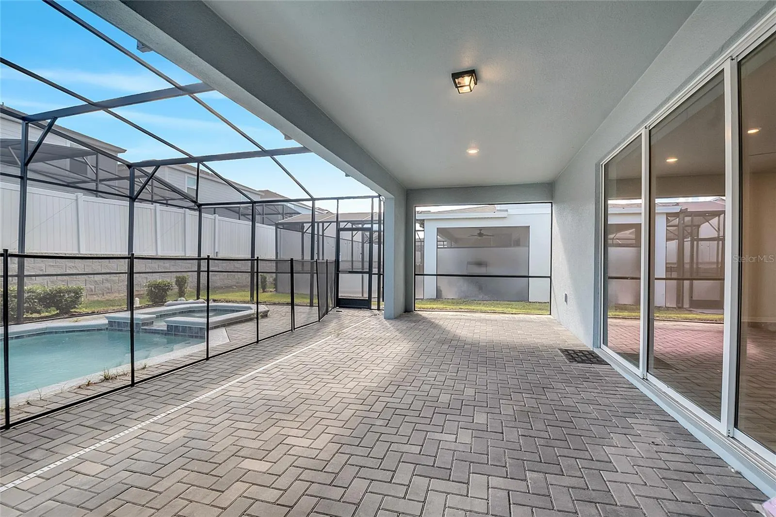 3505 LAVENDER DR