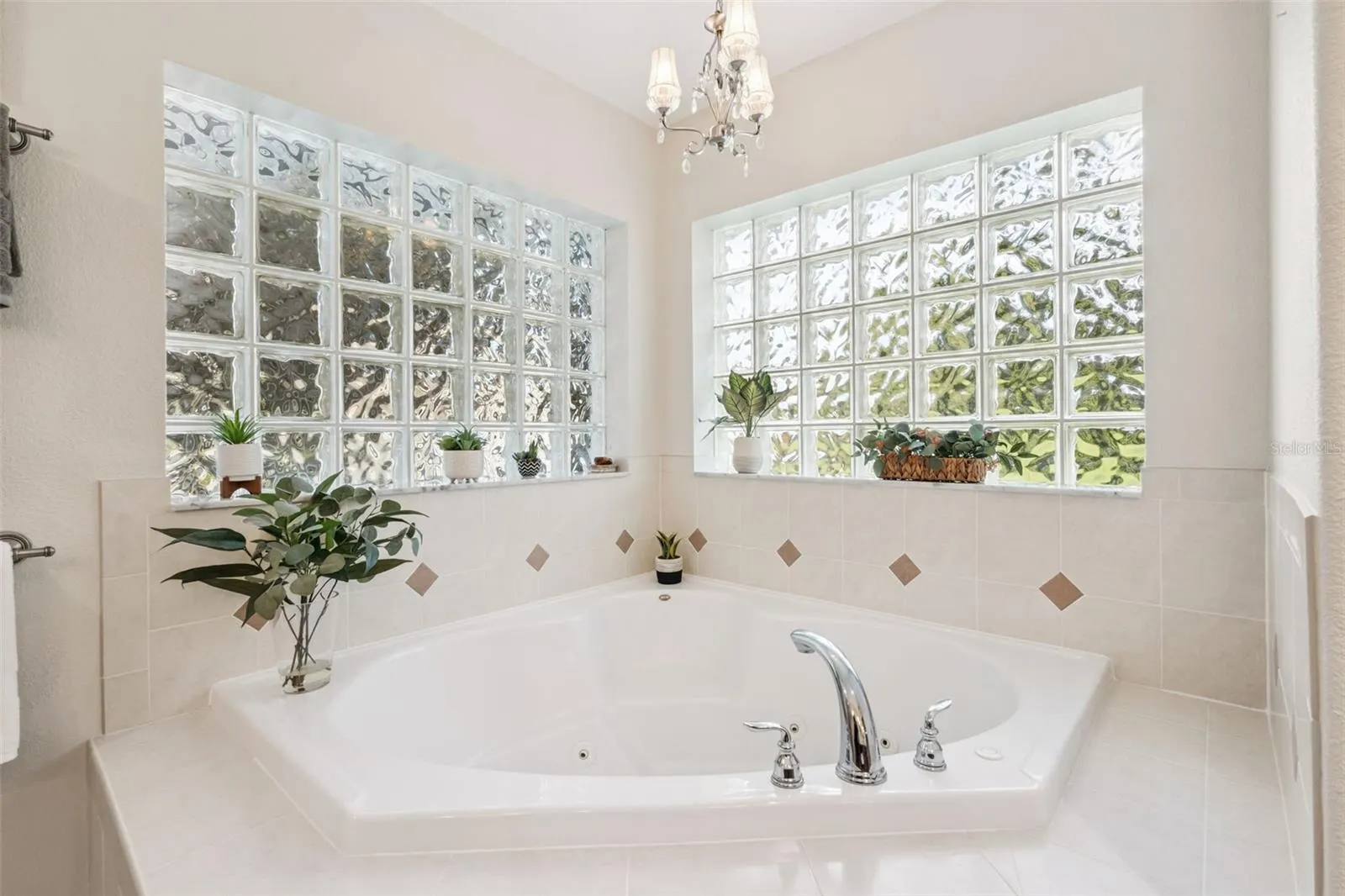 1150 EDEN DR