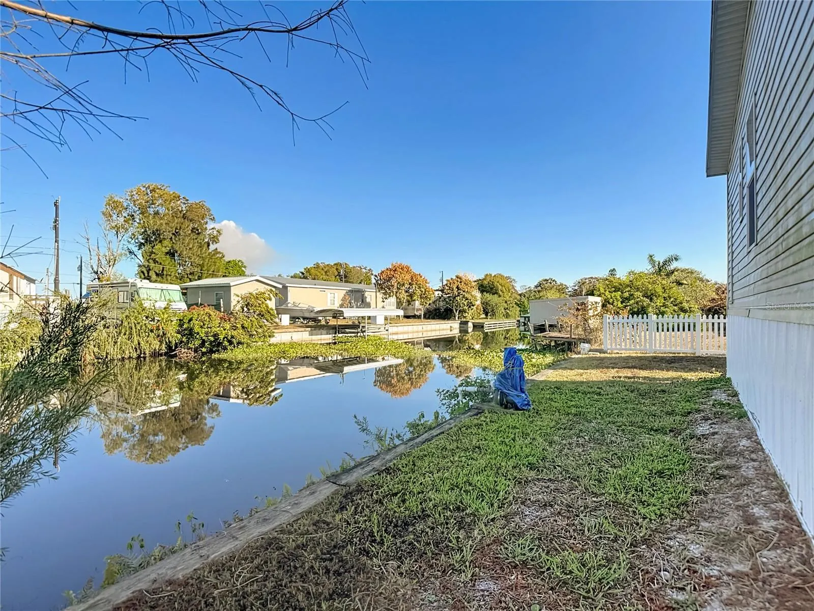 1824 RIVERSIDE DR