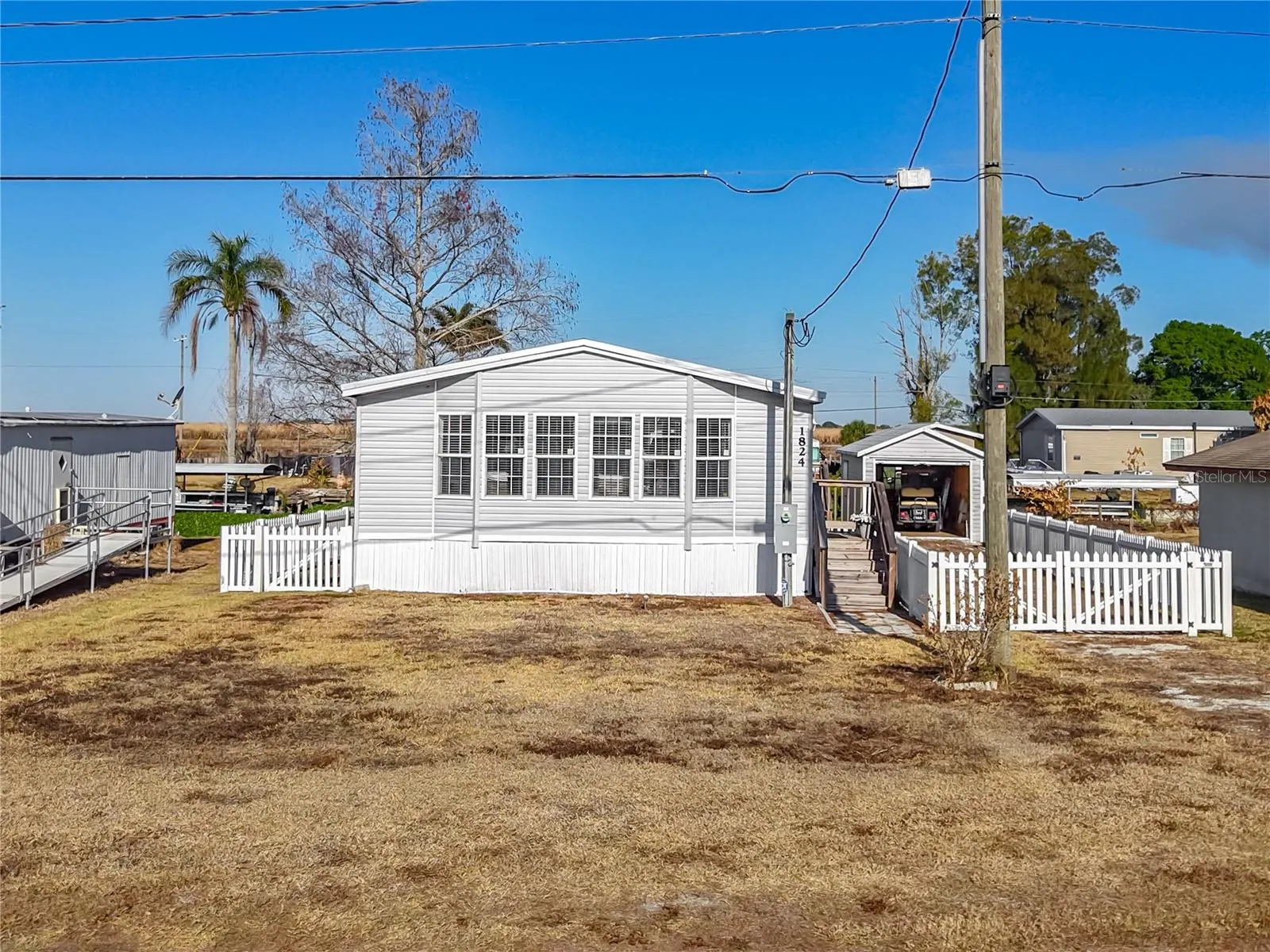 1824 RIVERSIDE DR
