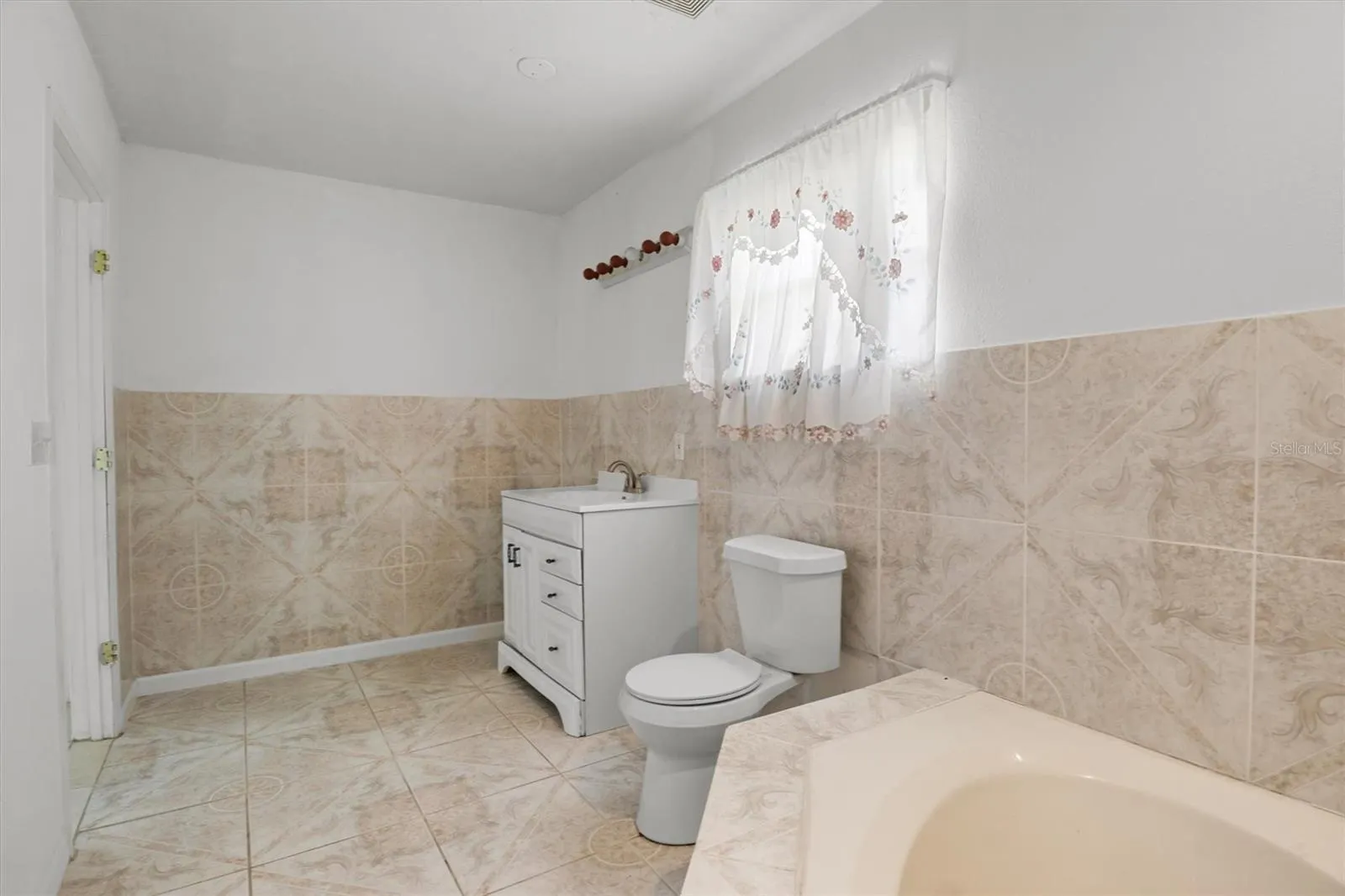 844 CHAMBERLAIN BLVD