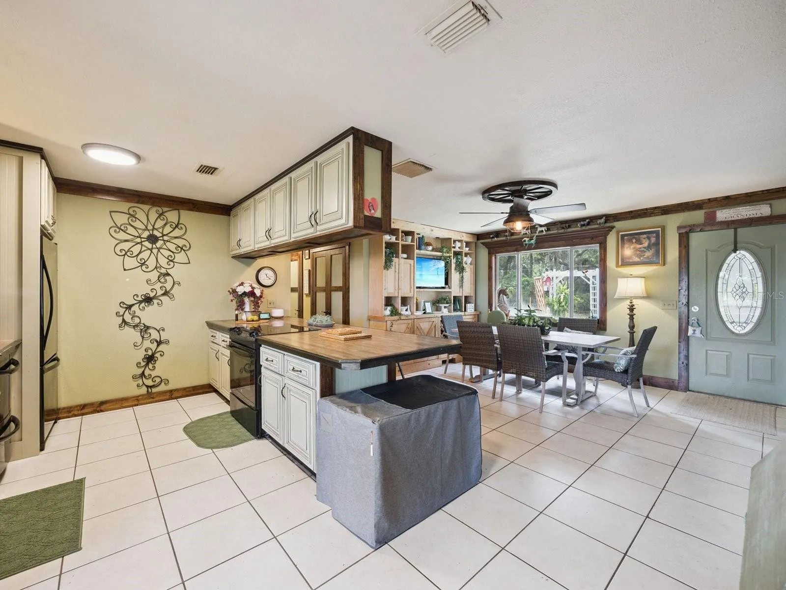 6001 MARTHAS LN