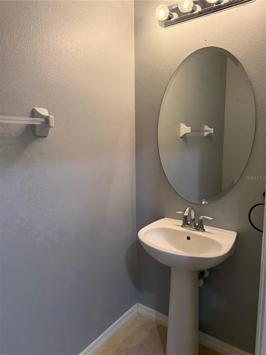 2914 RODRICK CIR