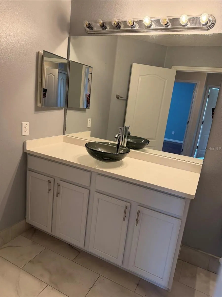 2914 RODRICK CIR