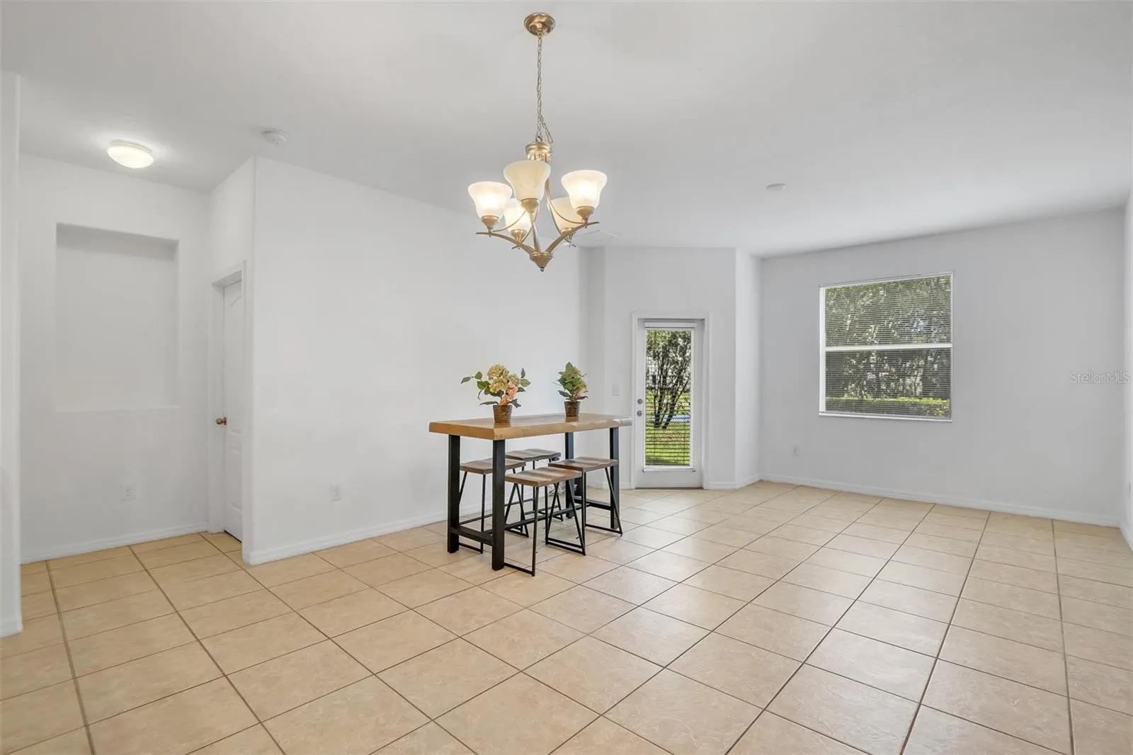 3610 RODRICK CIR